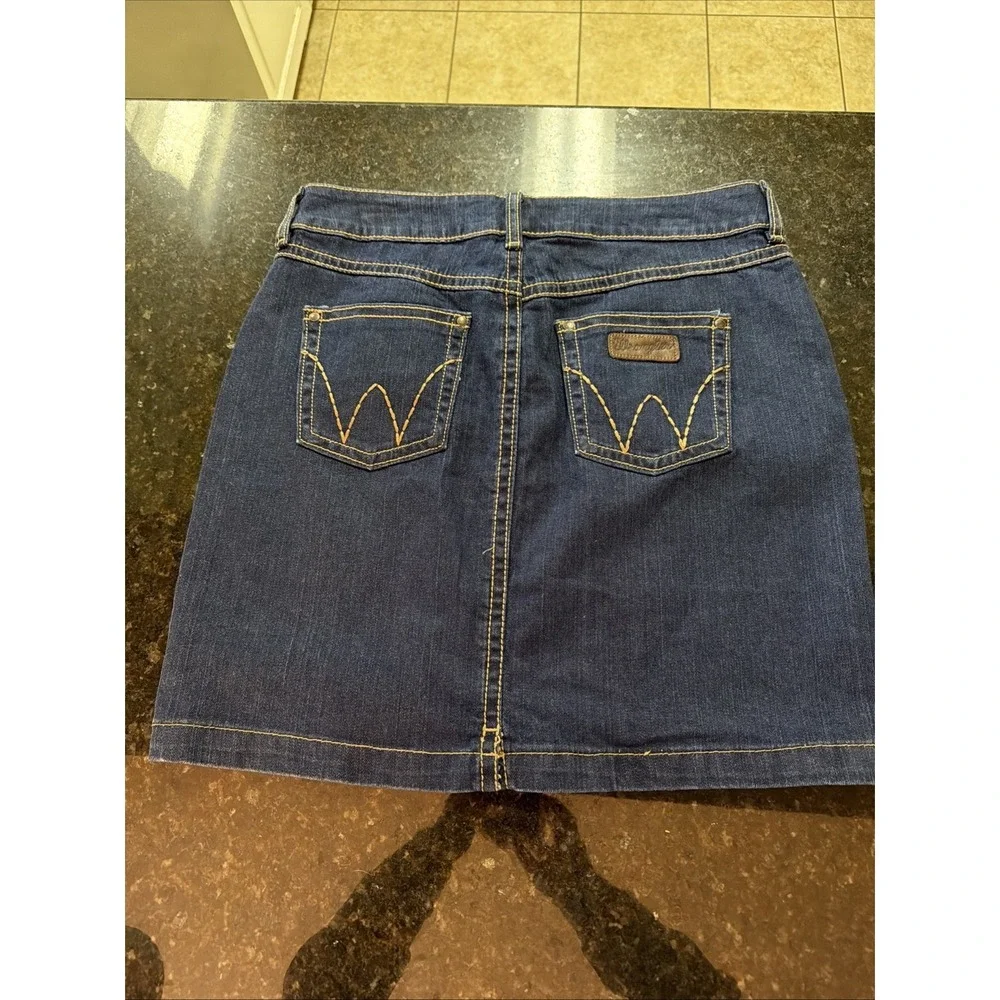 Wrangler‎ Dark Denim Skirt Sz 7 Knee Length Rodeo Cowgirl Modest Cowboy Stretch